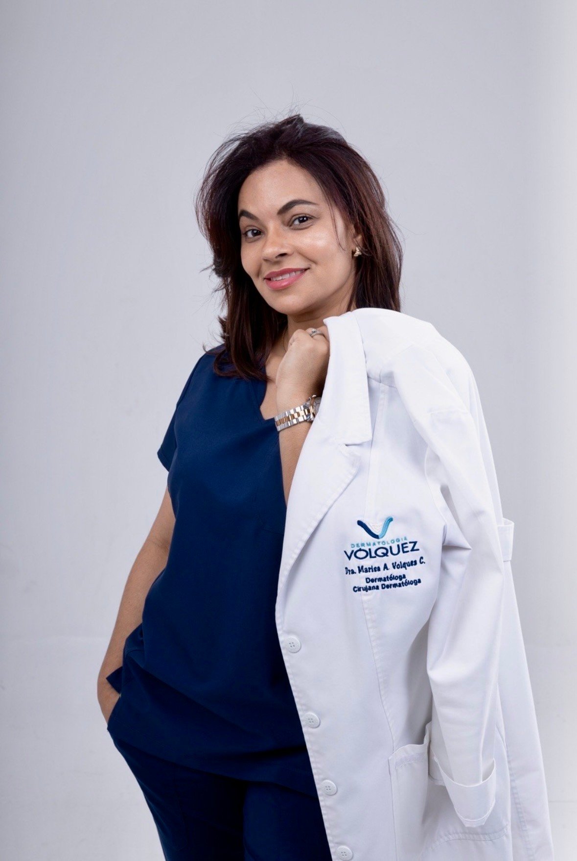 Dra. Marisa Vólquez, dermatóloga, fotografía profesional para la bienvenida